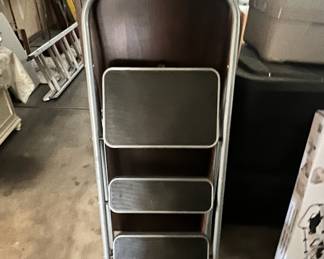 Rubbermaid 3 Step Stepping Stool