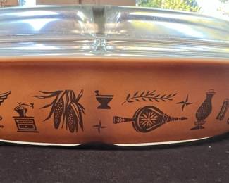 PYREX 1.5 Quart "Early American" Brown/Gold Divided Casserole Dish 