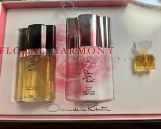 Oscar De La Renta Floral Harmony Perfume/Lotion Set
