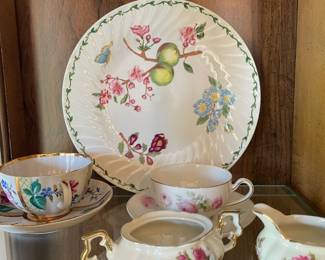 1995 Royal Gallery Floral Dinner Plate, Royal Albert Country Roses Cream & Sugar Bowl