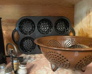 Nordic Ware Shortcake Baskets Cake Pan, Brown Enamel Colander Strainer