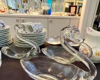 Three Duncan Millar blown glass Swans