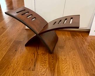 Beautiful coffee table base, there is no glass top