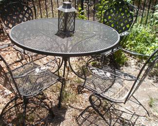 Metal mesh patio table and 4 chairs