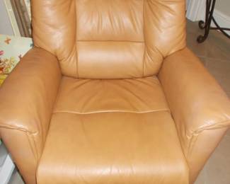 Leather auto recliner from Texas Leather Interiors   Approx 1 yr old