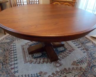 Round table  with heavy pedestal and 6 chairs