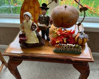 Claw-foot side/accent table; Autumn/Thanksgiving decor.
