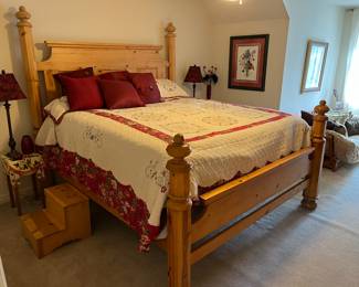 Impressive king four-poster bed with mattress and box spring.