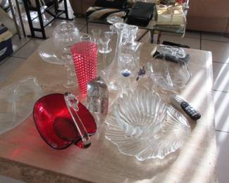 Melanie red glass swan