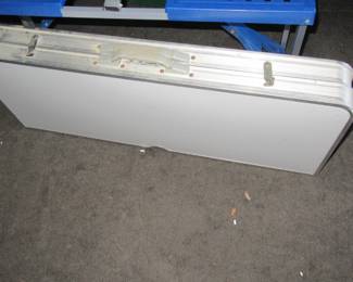 Melanie folding table