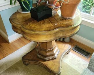 Pedestal table
