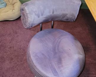 Vanity pouffe chair