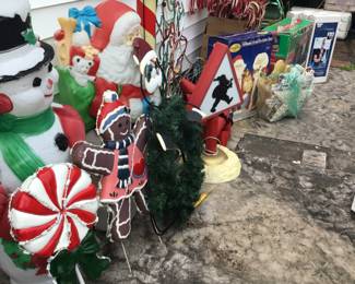 Outside Christmas decorations 