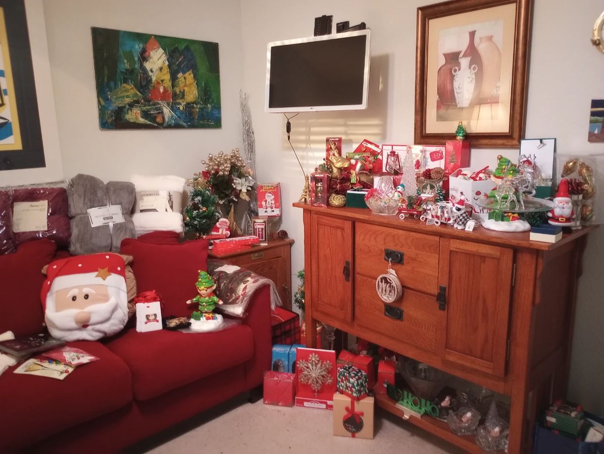 Christmas in July!!!! Lots of beautiful Christmas decorations.