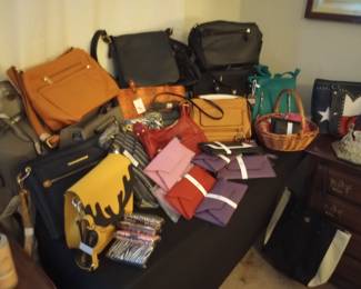 Very nice handbags all new and wallets too!