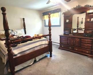 Full Bedroom Suit, Knit Throws / Blankets