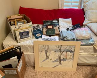 TWIN BED, NICE PRINTS