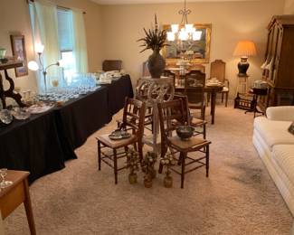 VIEW OF THE LIVINGROOM