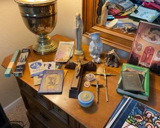 VINTAGE RELIGIOUS COLLECTIBLES 