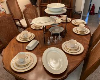 NICE FINE CHINA.SET FOR 6