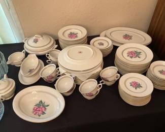 NICE CHINA SET FOR 10