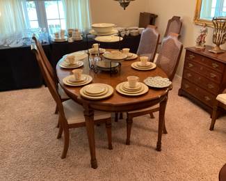 NICE DINNINGROOM SET