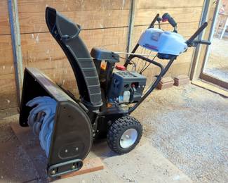 Power More 24" Snow Blower, Model 208CC 0HV, Powers On