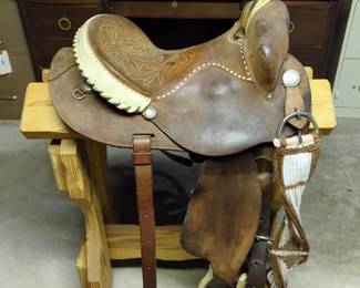 Circle Y Barrel Racing Saddle With 14" Brushed Leather Seat, Includes Saddle Stand13.5"