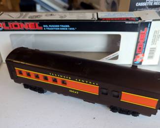 Lionel Illinois Central Passenger Car With Illuminated Interior, 6-16046, 0 And 027 Gauge