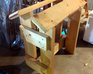 Saddle Stand, 30" x 28" x 15"