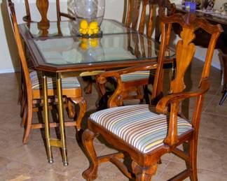 Beautiful glass top intricate dining table with leaf and chairs(x6)