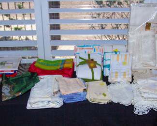 Assortment of linens 