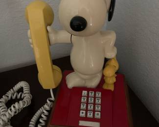 vintage Snoopy land line phone