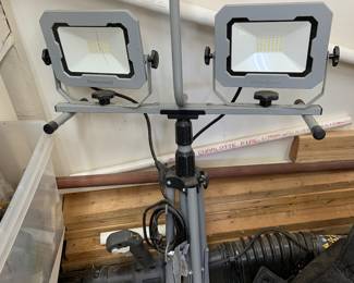 LED dual worklight on stand