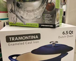 Tramontina enameled cast iron dutch oven, NIB!