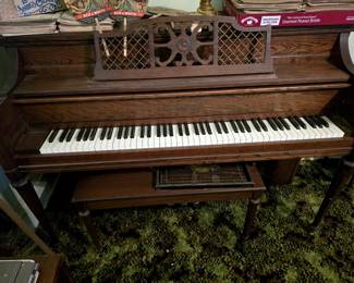KOHLER SPINET PIANO