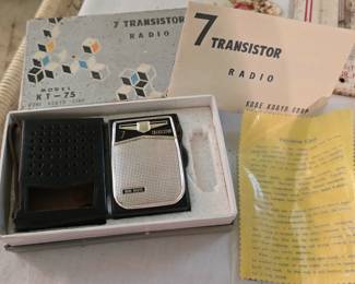VINTAGE KOBE TRANSISTOR RADIO