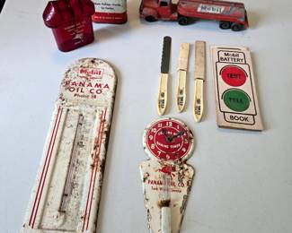VINTAGE MOBIL OIL PEGASUS ADVERTISING ITEMS