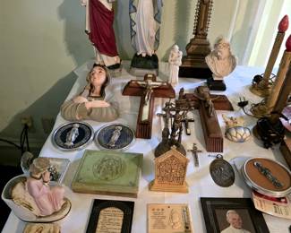 LARGE COLLECTION OF ANTIQUE & VINTAGE RELIGIOUS ITEMS