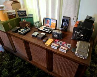 VINTAGE CAMERAS & TRANSISTOR RADIOS