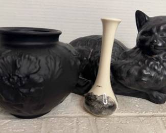 Tiffany Black Glass with Vase and Cat Ceramic