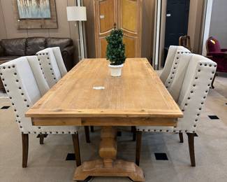 LOVE this dining table!