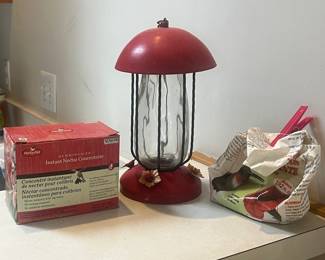 Humming bird feeder 