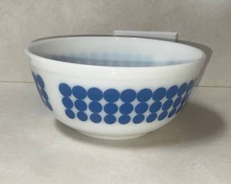 Vintage Pyrex bowl 