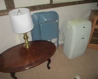 Coffee table and portable air conditioner 