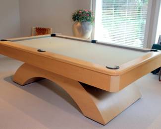 Very Nice Olhausen Waterfall Pool Table with Accessories