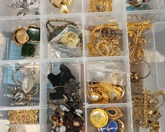 Vintage jewelry, Costume Jewelry, Pendants, Pins, Rings, Etc. Gold tone Jewelry