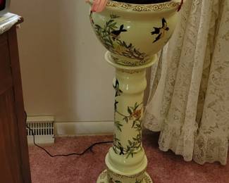 Jardiniere and pedestal 