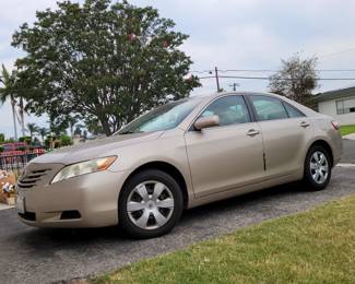 2007 Camry. Leather seats. Everything works great. 39k miles. Pink in hand. Clean title.
