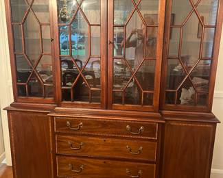 Virginia Galleries Breakfront - Ecelkent Condition